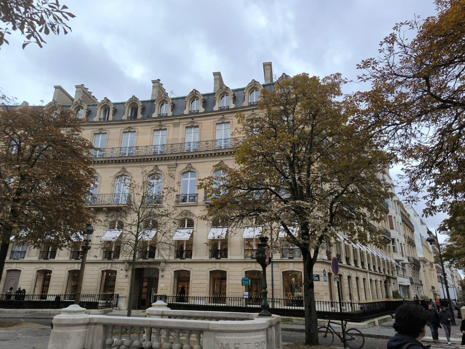 Apartments for sale paris golden triangle